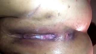 Pushing &rsquo;s cum outside